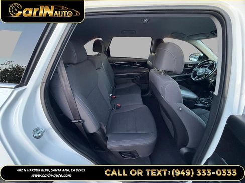 Used 2017 Kia Sorento LX w/ LX V6 Convenience Package image 17