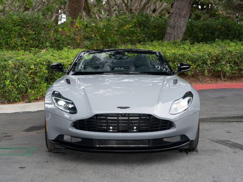 Used 2022 Aston Martin DB11 Volante RWD image 6