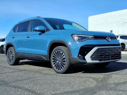 New 2026 Volkswagen Taos SE image 1