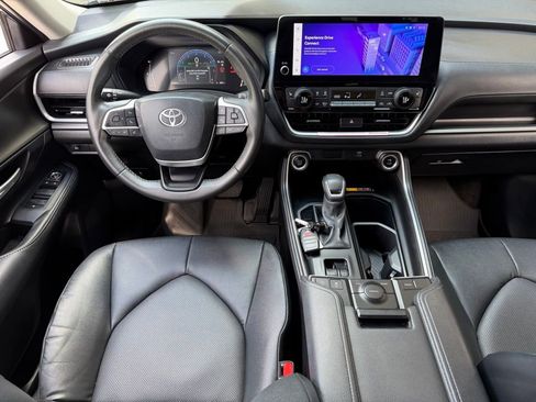 Certified 2024 Toyota Grand Highlander FWD image 11