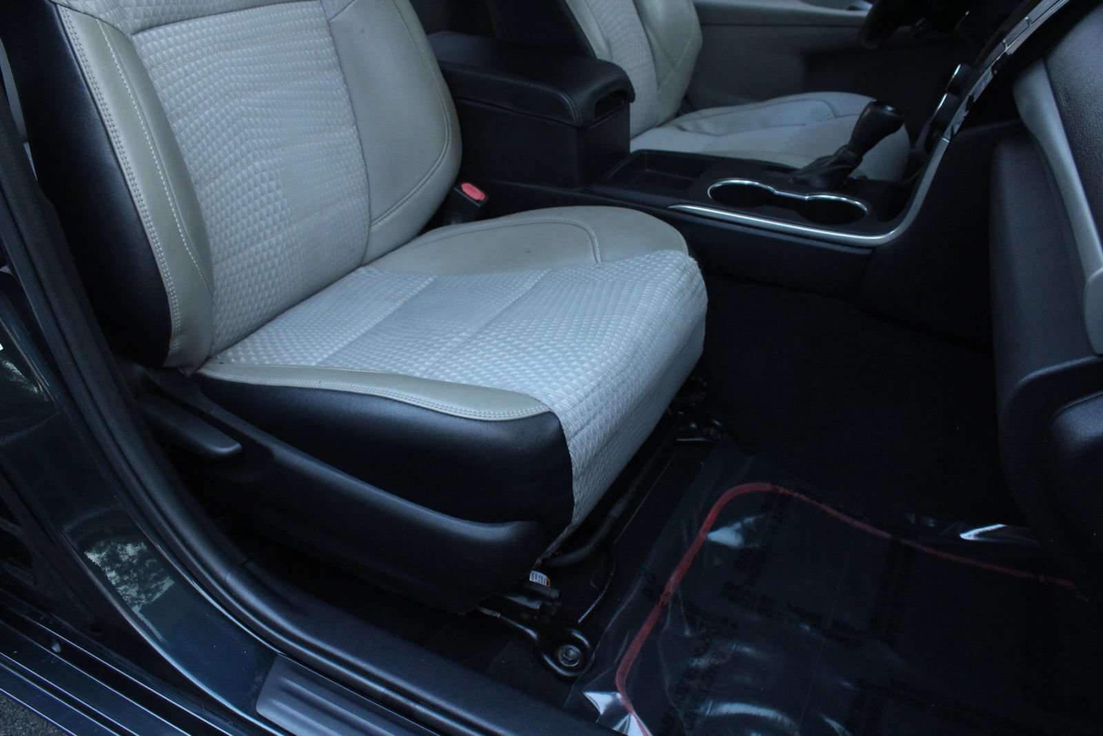 Used 2015 Toyota Camry SE FWD image 27