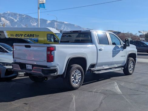 Used 2022 Chevrolet Silverado 2500 LT w/ Convenience Package AWD/4WD image 4