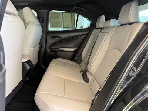 Certified 2024 Lexus UX 250h FWD image 18