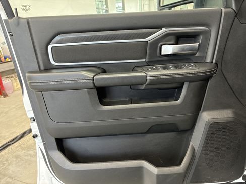 Used 2025 RAM 2500 4x4 Crew Cab image 19