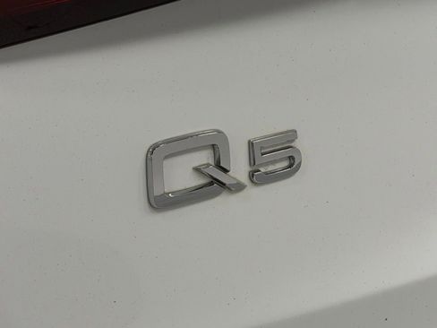 Used 2017 Audi Q5 2.0T Premium Plus w/ Technology Package image 8