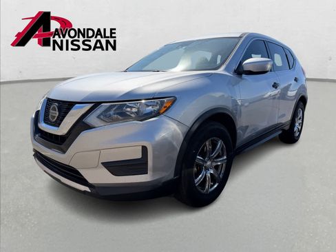 Used 2019 Nissan Rogue S image 2