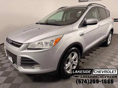 Used 2016 Ford Escape SE w/ Equipment Group 201A AWD/4WD image 1