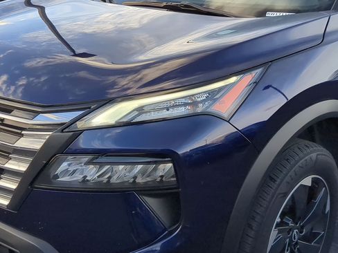 Used 2024 Nissan Rogue SV image 12