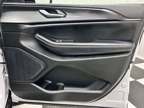 Certified 2023 Jeep Grand Cherokee Altitude image 16