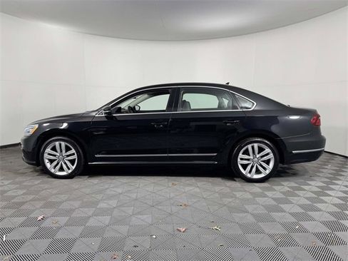 Used 2017 Volkswagen Passat 1.8T SEL Premium image 11