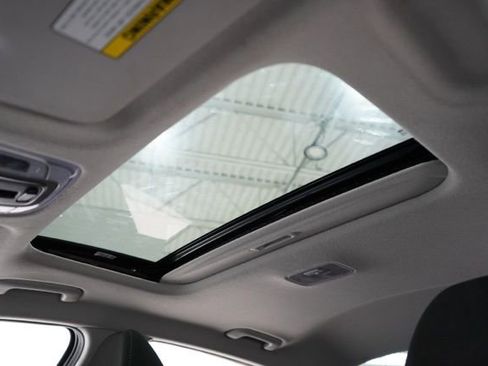 Used 2025 Hyundai Elantra SEL image 19