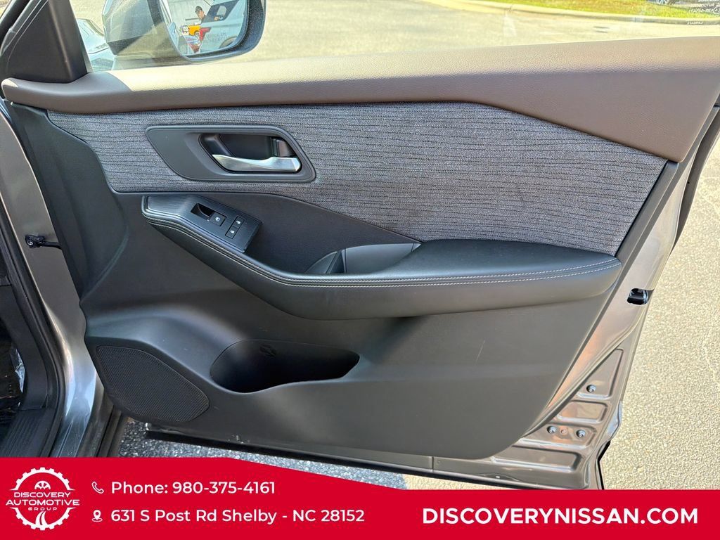 Certified 2023 Nissan Rogue SV FWD image 32