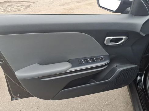 Used 2025 Kia K4 LXS image 13