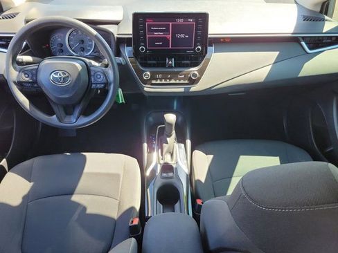 Used 2022 Toyota Corolla LE image 2