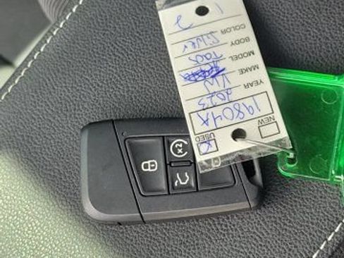 Certified 2023 Volkswagen Taos SE FWD image 27
