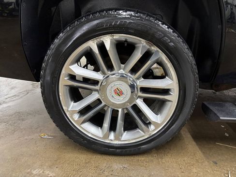 Used 2014 Cadillac Escalade Premium image 41