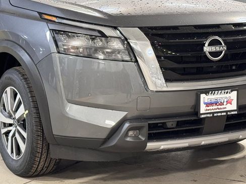 New 2025 Nissan Pathfinder SL image 4