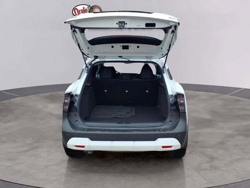 Used 2025 Nissan Kicks SV AWD/4WD image 19