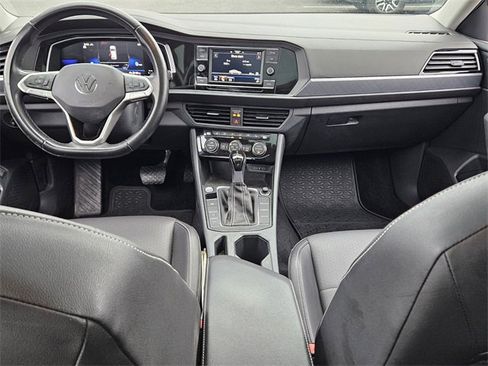 Used 2023 Volkswagen Jetta SE image 14