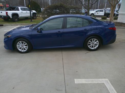 Used 2025 Toyota Camry LE image 8