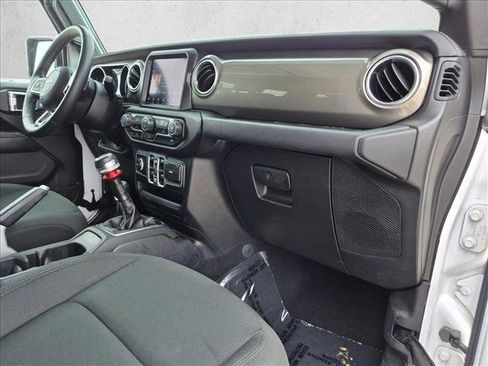 Used 2018 Jeep Wrangler Unlimited Sahara AWD/4WD image 20