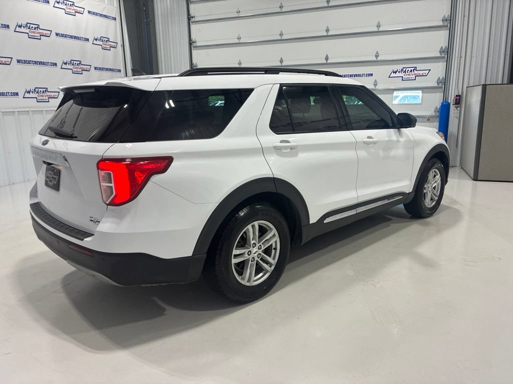 Used 2023 Ford Explorer XLT w/ Equipment Group 202A RWD image 6