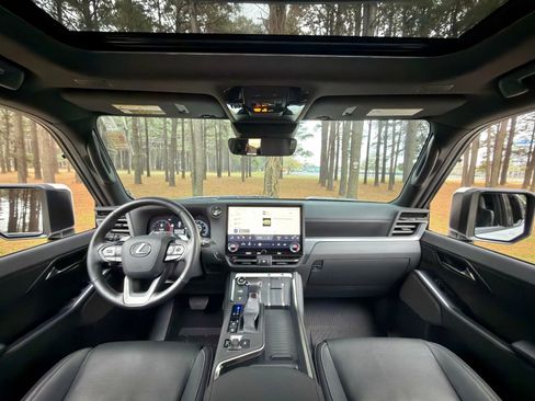 Used 2024 Lexus GX 550 image 2