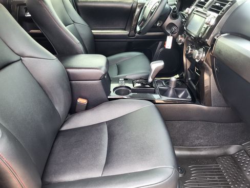 Used 2019 Toyota 4Runner TRD Off-Road Premium AWD/4WD image 11