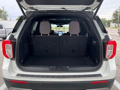 Certified 2023 Ford Explorer Platinum w/ Technology Package AWD/4WD image 16