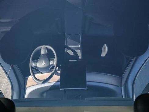 Used 2024 Tesla Model Y Long Range image 19