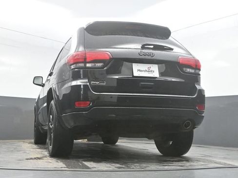 Used 2018 Jeep Grand Cherokee Altitude AWD/4WD image 34