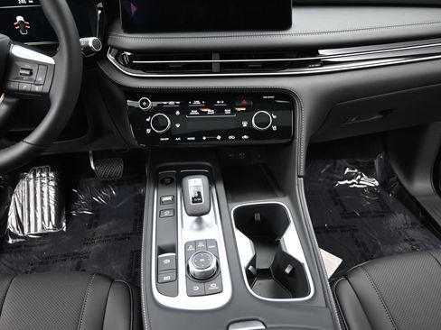 New 2026 INFINITI QX60 Luxe w/ Family Package image 14