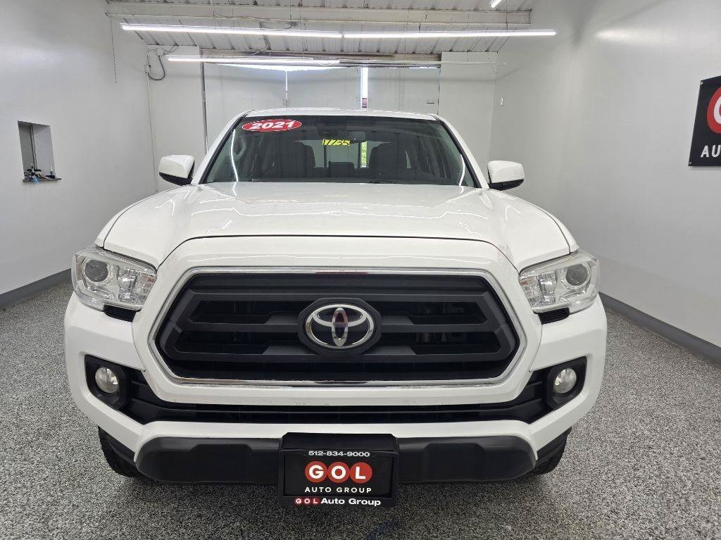 Used 2021 Toyota Tacoma SR5 AWD/4WD image 2
