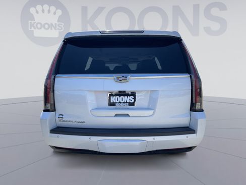 Used 2018 Cadillac Escalade Premium Luxury RWD image 15
