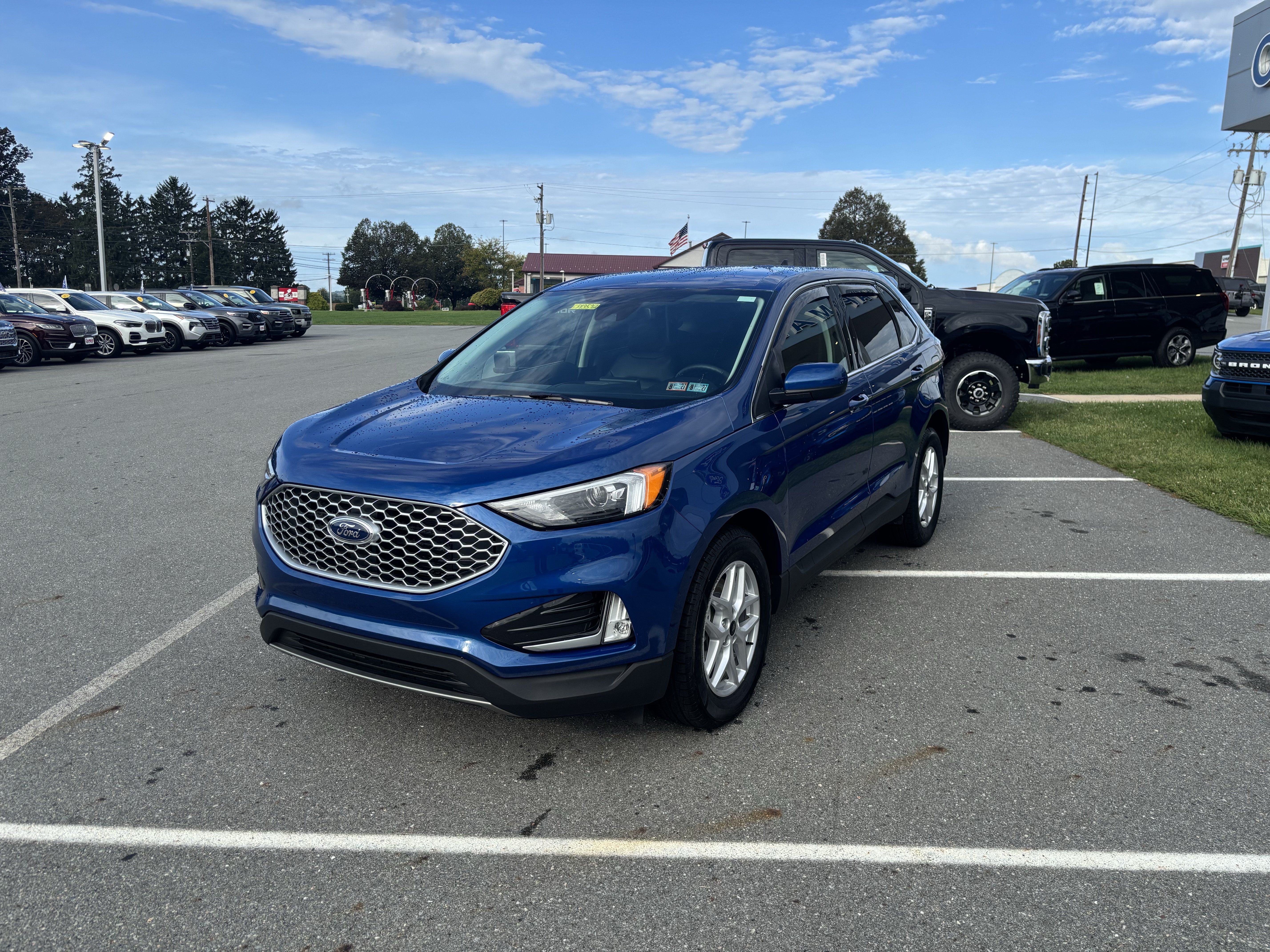 Certified 2024 Ford Edge SEL w/ Convenience Package AWD/4WD image 3