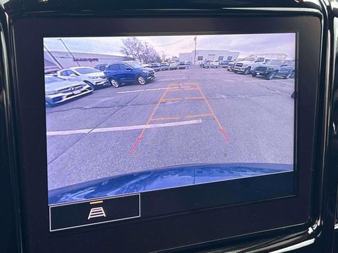 Used 2023 Chevrolet Traverse LT image 33