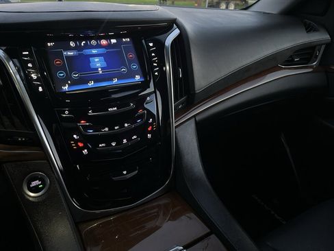 Used 2020 Cadillac Escalade ESV Luxury image 52