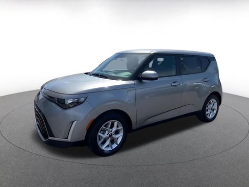 Used 2025 Kia Soul LX w/ LX Technology Package image 8