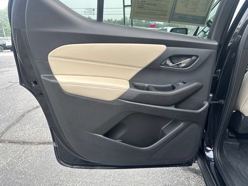 Used 2023 Chevrolet Traverse LT w/ LT Premium Package AWD/4WD image 17