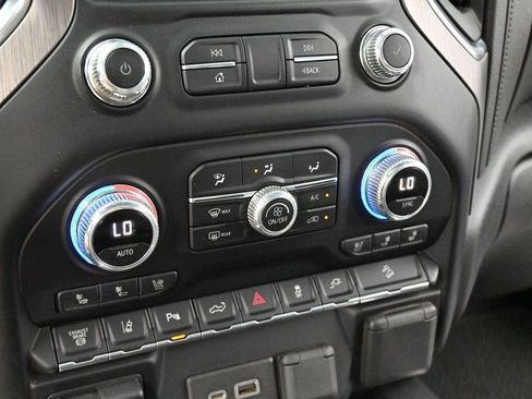 Used 2020 GMC Sierra 2500 Denali w/ Denali Ultimate Package AWD/4WD image 24
