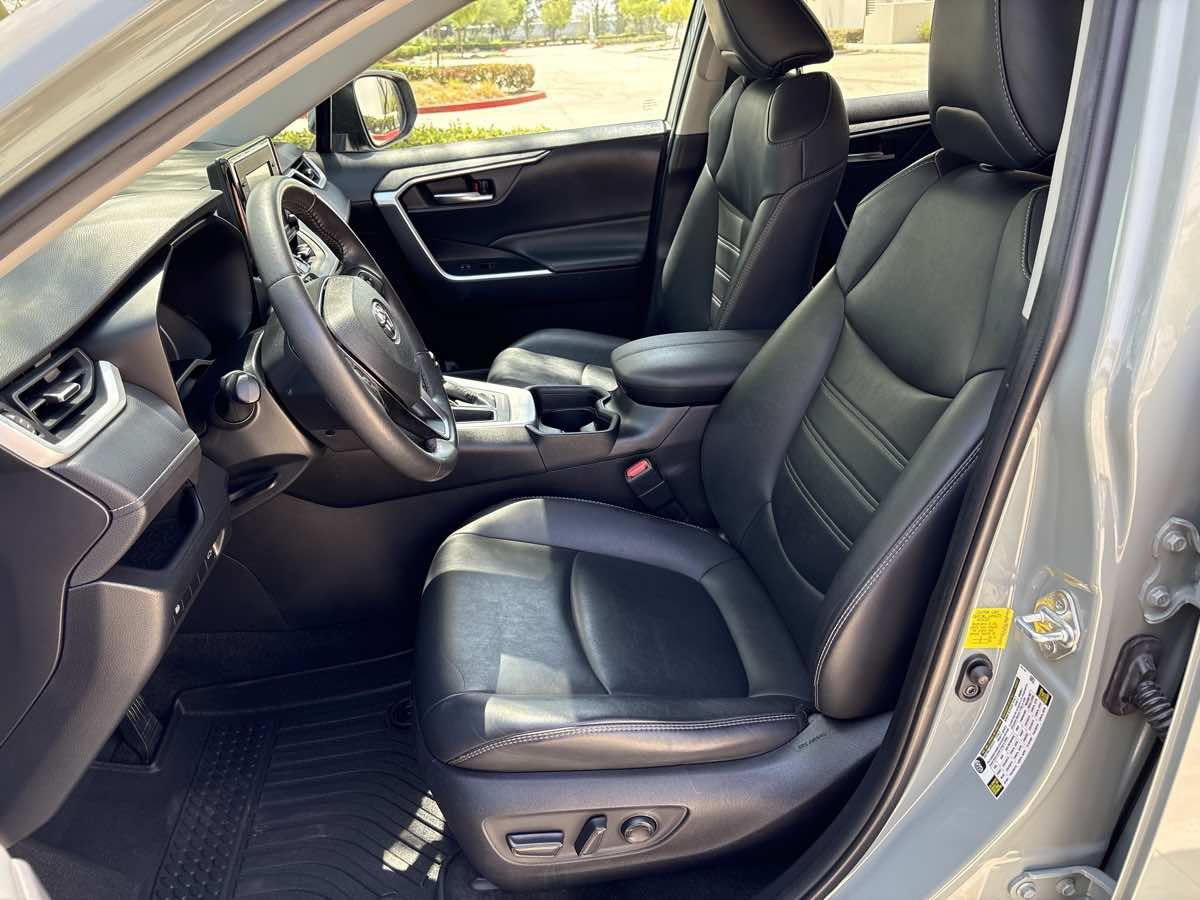Used 2021 Toyota RAV4 XLE Premium w/ Carpet Mat Package (TMS) FWD image 19