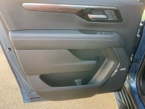 New 2026 Chevrolet Suburban LT w/ Comfort Package image 26