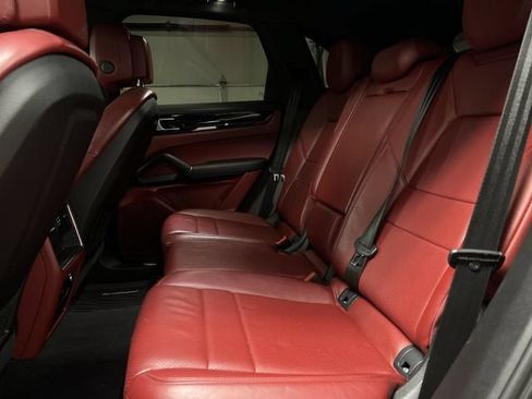 Used 2020 Porsche Cayenne AWD/4WD image 26