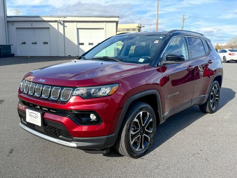 Used 2022 Jeep Compass Limited image 3