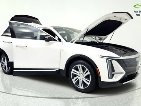 Used 2024 Cadillac Lyriq Tech RWD image 11