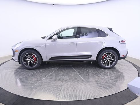 Certified 2023 Porsche Macan S AWD/4WD image 2