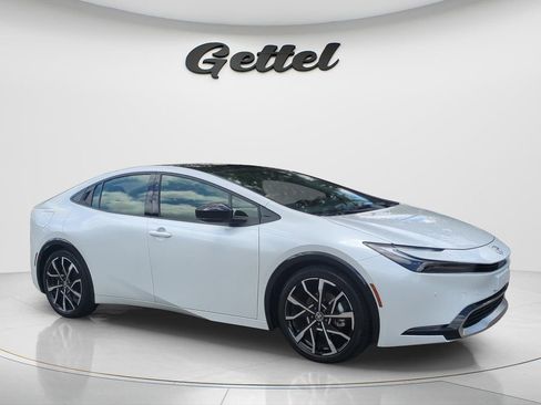 Used 2024 Toyota Prius Prime FWD image 3