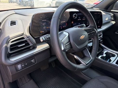 Used 2026 Chevrolet Traverse LT FWD image 12