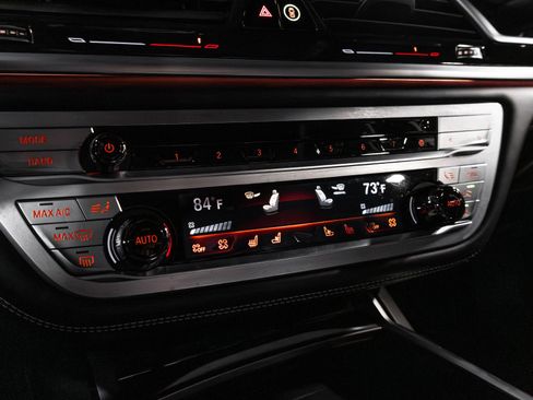 Used 2022 BMW 750i xDrive 750i xDrive w/ Luxury Rear Seating Package image 10