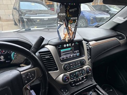 Used 2020 GMC Yukon Denali w/ Denali Premium Package image 9